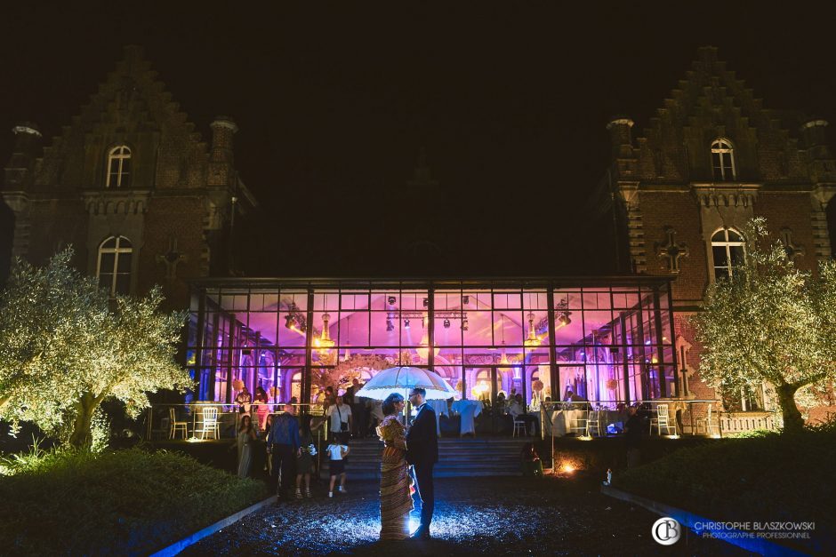 mariage oriental dans un chateau - photo de couple des mariés de nuit