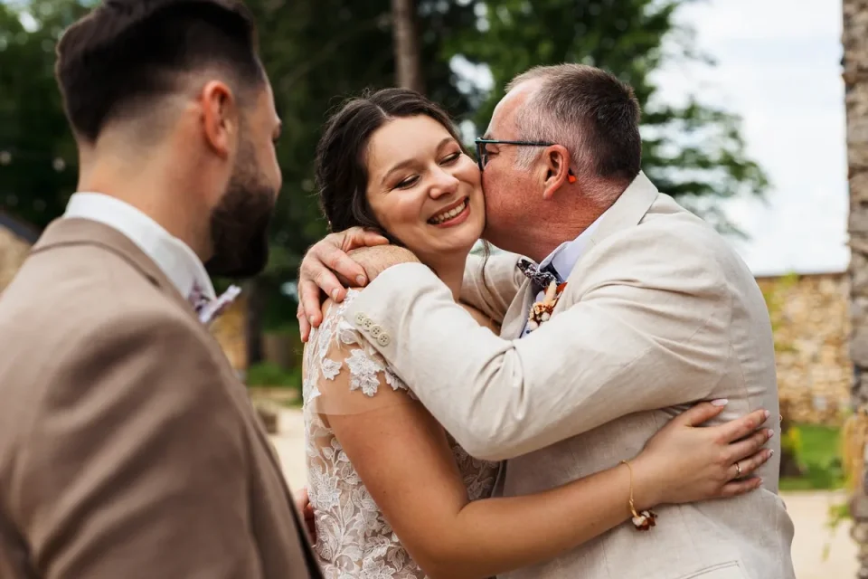 Photographe mariage Yvelines - Un couple complice en forêt.