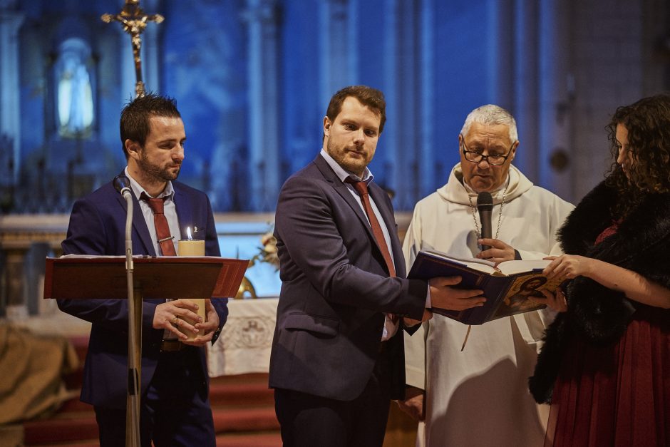 Photographie de mariage Eglise drôle temoin