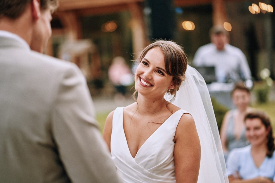 regard de la mariee lors de la ceremonie capte par le photographe de mariage Christophe Blaszkowski