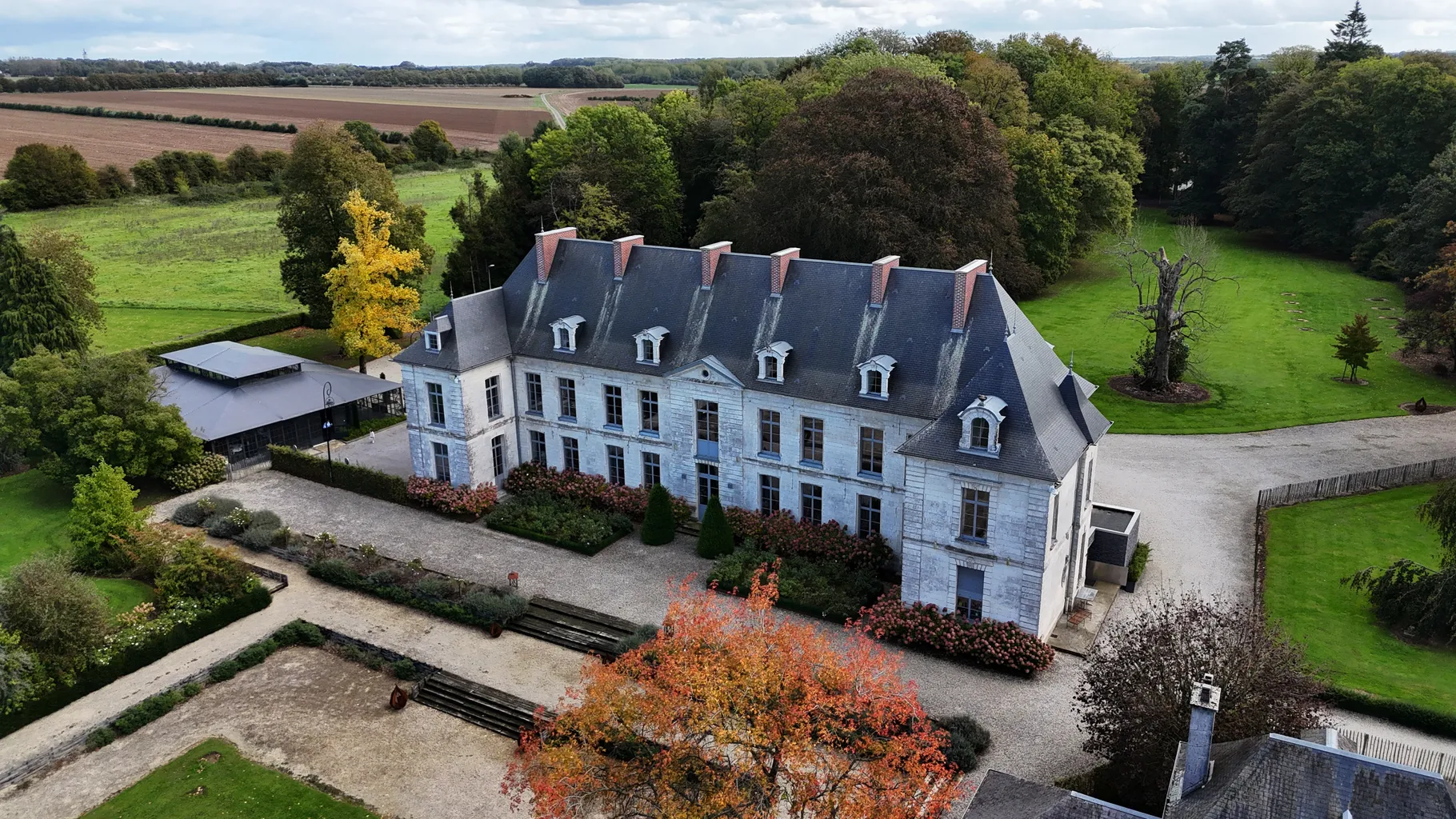 Façade du Château de Couturelle vue par drone